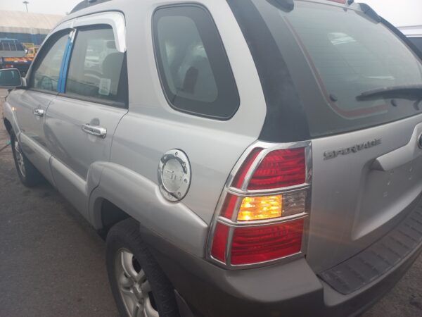 2005 KIA Sportage SUV Silver - Image 9