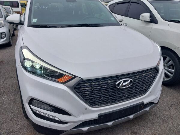 2017 Hyundai Tucson 2WD White - Image 2