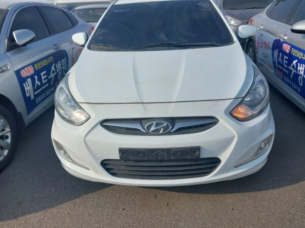 2015 Hyundai Accent  AT Gasoline White - Image 2