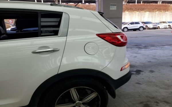 2011 Sportage R diesel R2.0 2WD Limited White - Image 7