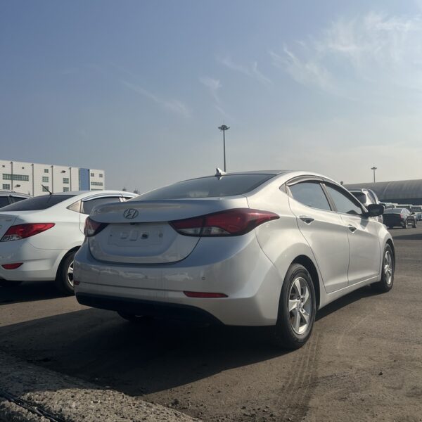 2015 Hyundai Avante 1.6 Sedan Silver - Image 8