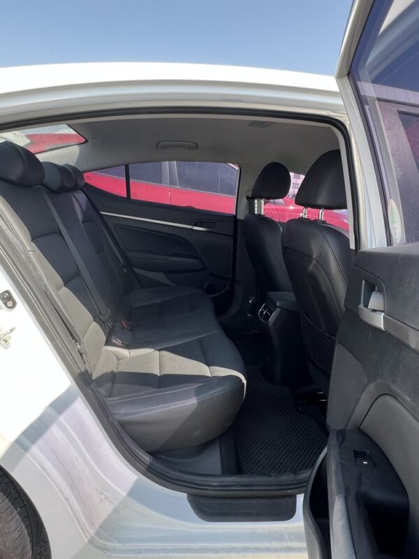 2016 Hyundai Avante 1.6 A/T White - Image 8