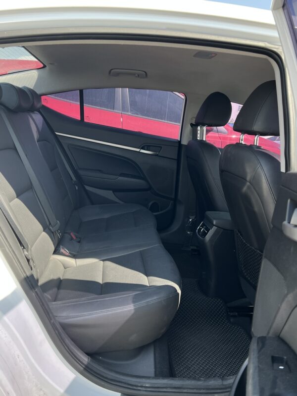 2016 Hyundai Avante 1.6 A/T White - Image 9