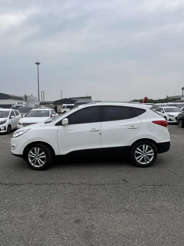 2013 Hyundai Tucson 2WD A/T White - Image 6