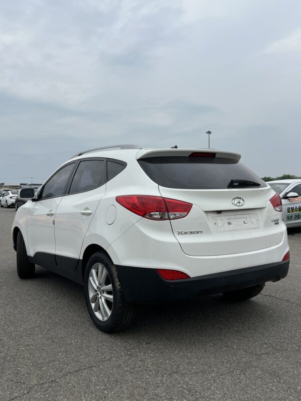 2013 Hyundai Tucson 2WD A/T White - Image 9