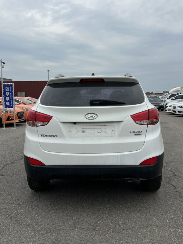 2013 Hyundai Tucson 2WD A/T White - Image 5