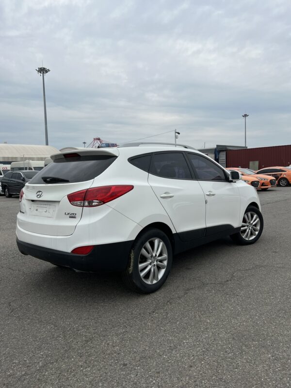 2013 Hyundai Tucson 2WD A/T White - Image 7