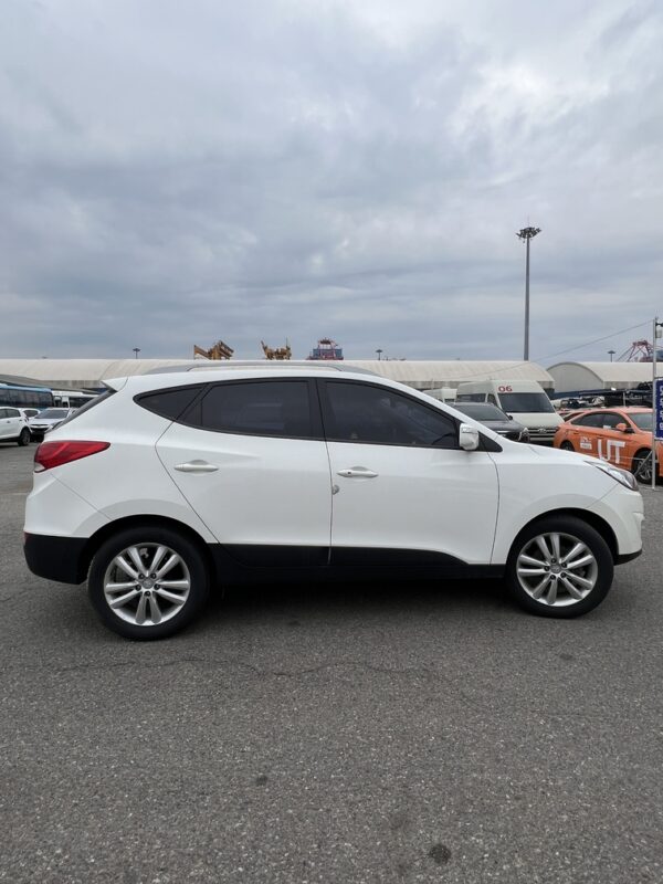 2013 Hyundai Tucson 2WD A/T White - Image 8