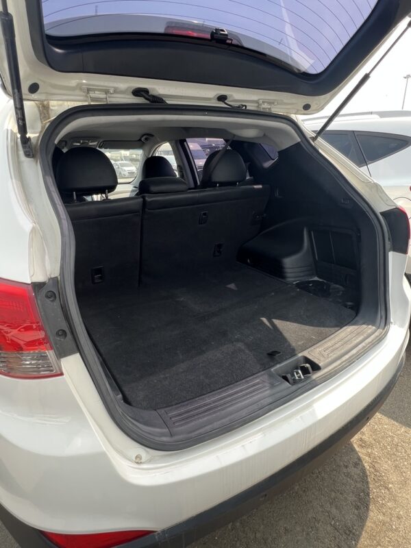 2013 Hyundai Tucson 2WD A/T White - Image 17