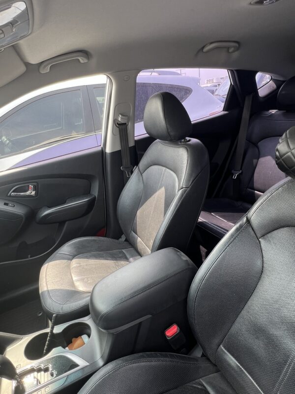 2013 Hyundai Tucson 2WD A/T White - Image 13