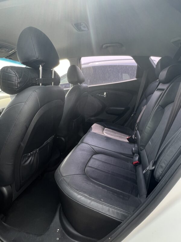 2013 Hyundai Tucson 2WD A/T White - Image 14