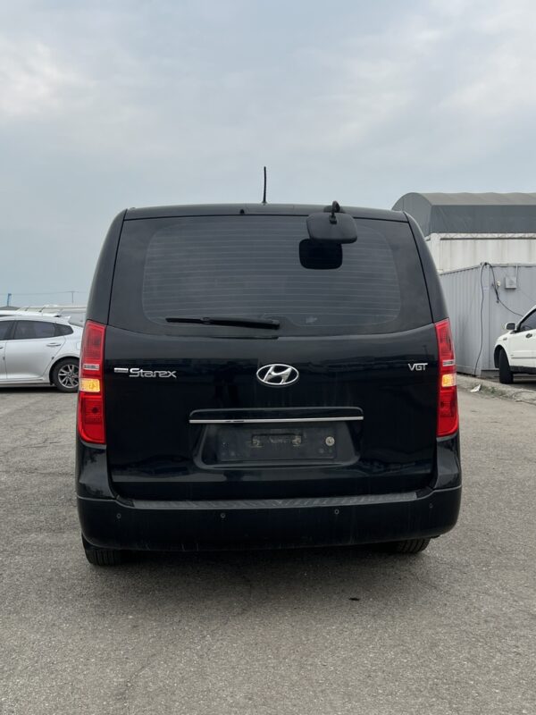 2019 Hyundai Grand Starex 12seats Black - Image 15