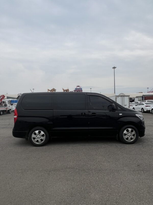 2019 Hyundai Grand Starex 12seats Black - Image 6