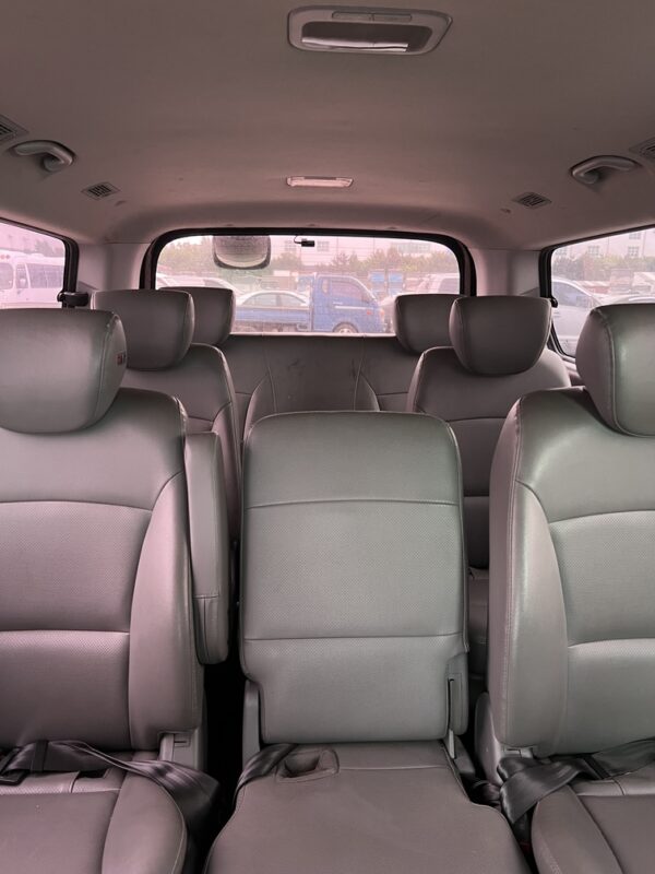 2019 Hyundai Grand Starex 12seats Black - Image 13
