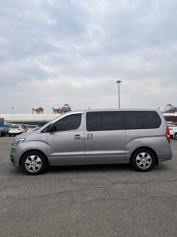 2019 Hyundai New Grand Starex 12seats Silver - Image 13
