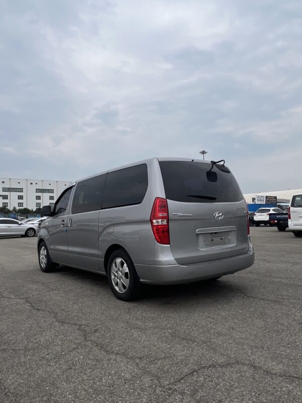 2019 Hyundai New Grand Starex 12seats Silver - Image 14