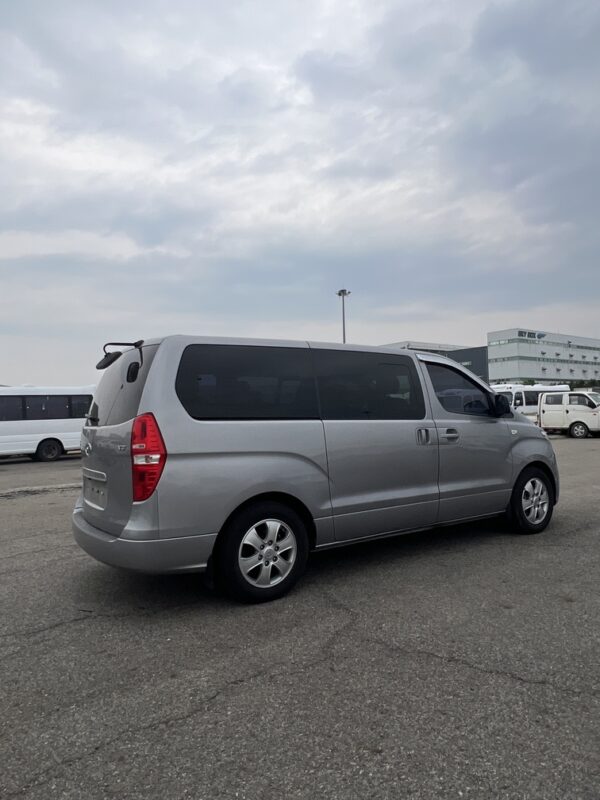 2019 Hyundai New Grand Starex 12seats Silver - Image 11