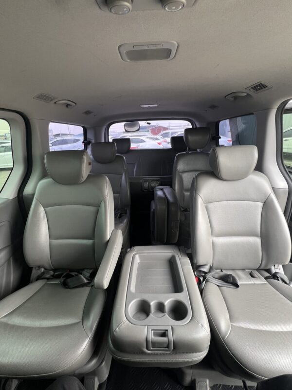 2019 Hyundai New Grand Starex 12seats Silver - Image 4